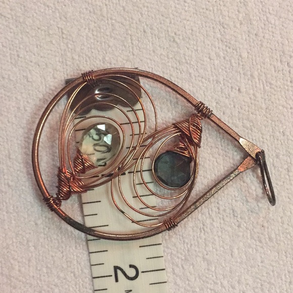 Gorgeous teardrop shaped bronze earrings - Picture 3 of 4